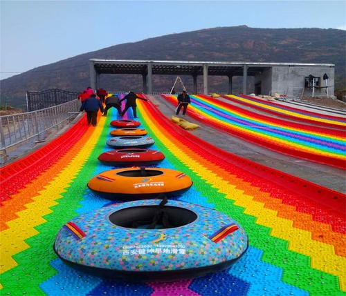 南京彩虹滑草场